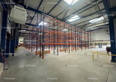 Entrepôt - 7 400 m²