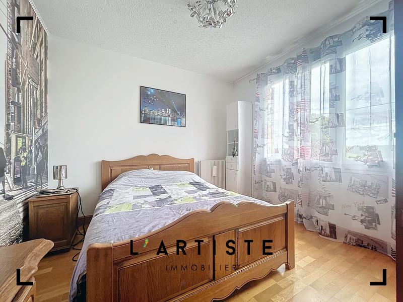 Maison traditionnelle - 153 m² - 6 pièces