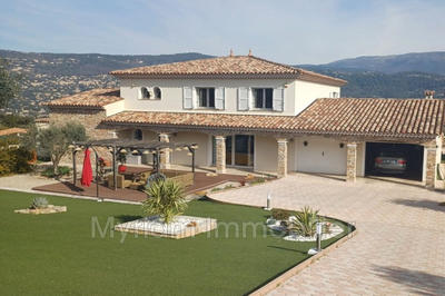 Maison - 251 m² - 6 pièces