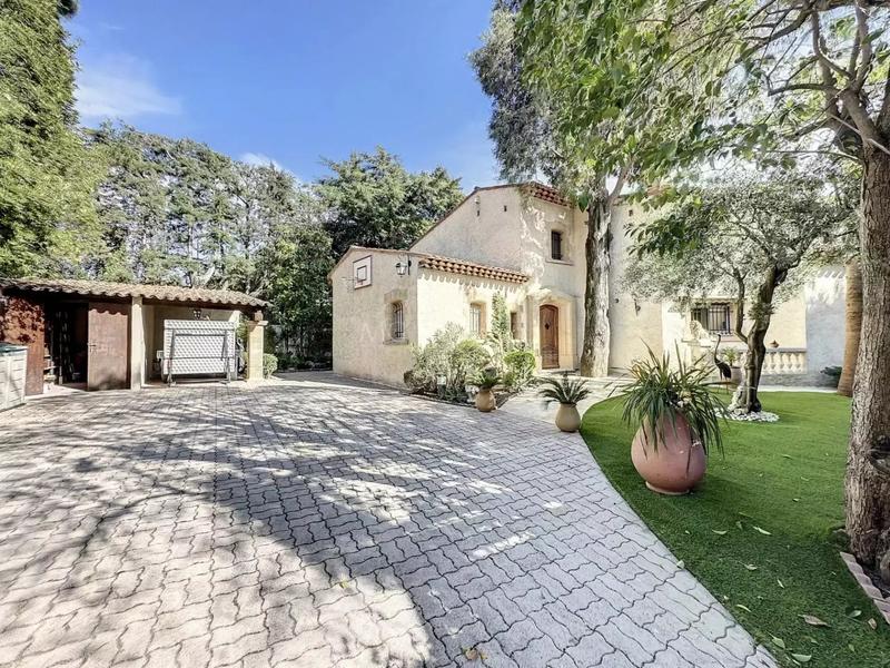 Villa - 320 m² - 10 pièces