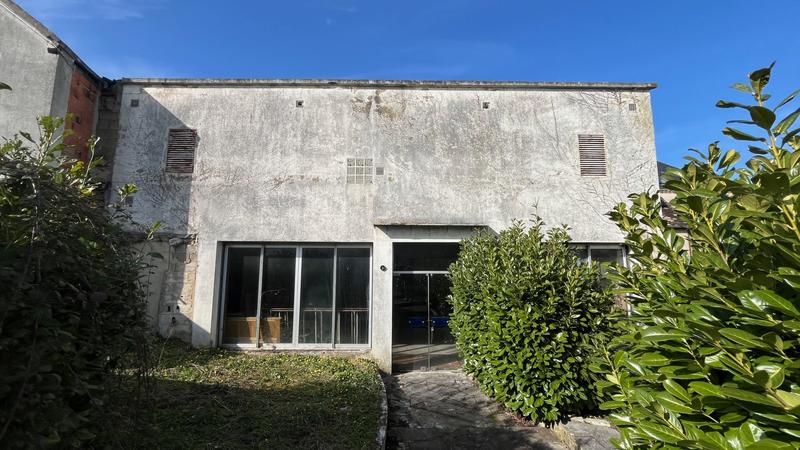 Maison - 200 m² - 1 pièce
