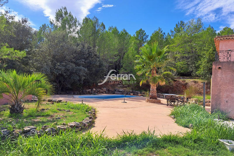 Maison - 220 m² - 7 pièces