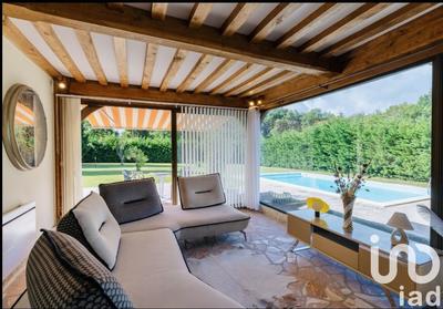 Maison - 252 m² - 6 pièces