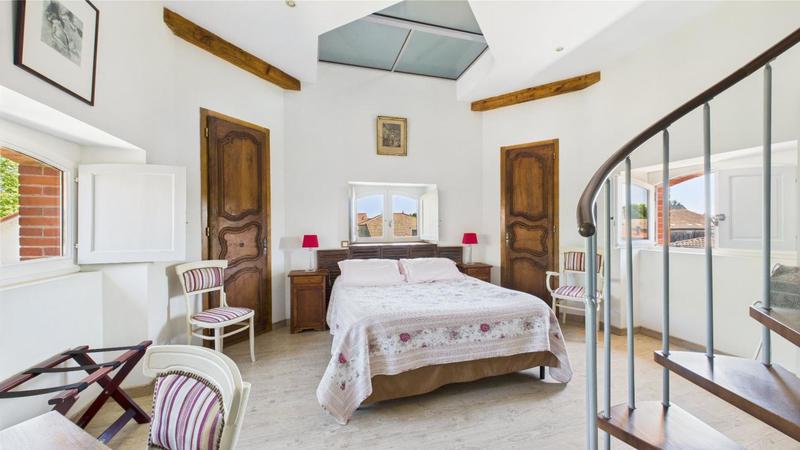 Demeure - 650 m² - 17 pièces