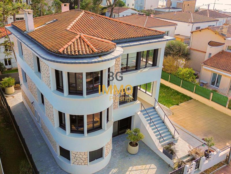 Maison d'architecte - 300 m² - 13 pièces