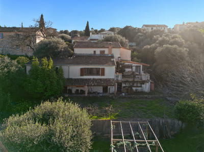 Maison - 225 m² - 9 pièces