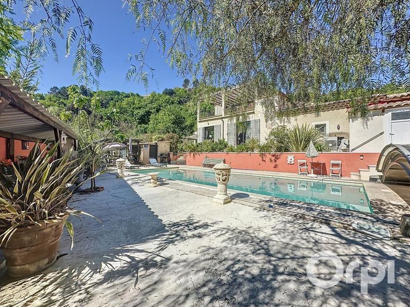 Maison - 185 m² - 6 pièces