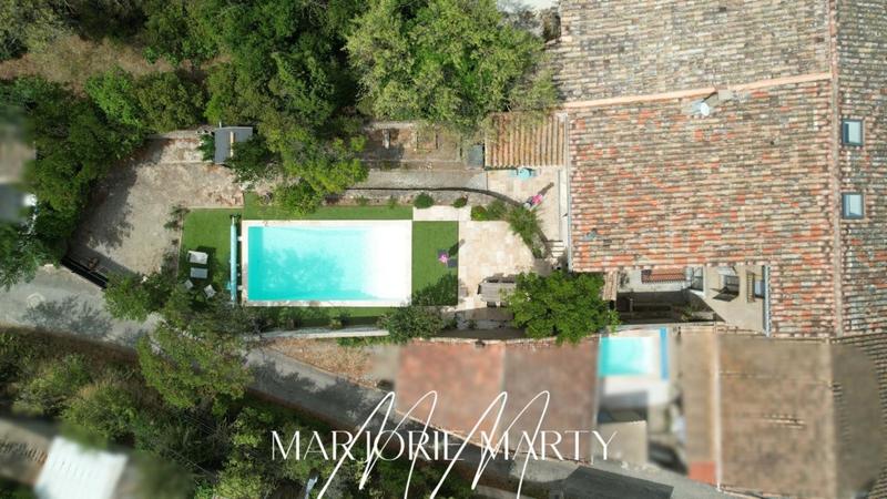 Maison - 269 m² - 9 pièces