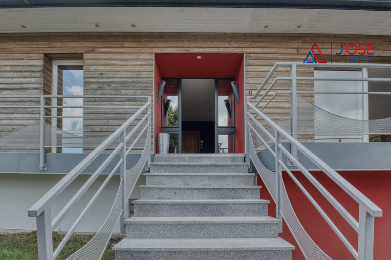 Maison contemporaine - 270 m² - 10 pièces