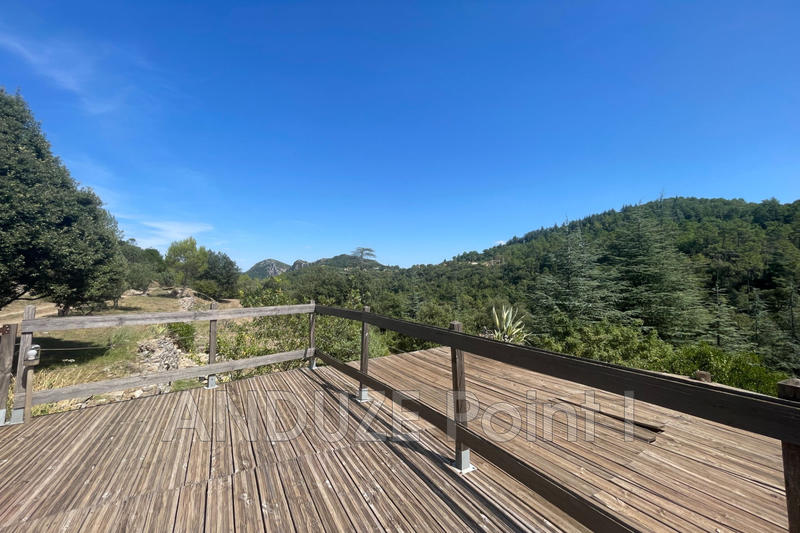 Maison - 207 m² - 7 pièces