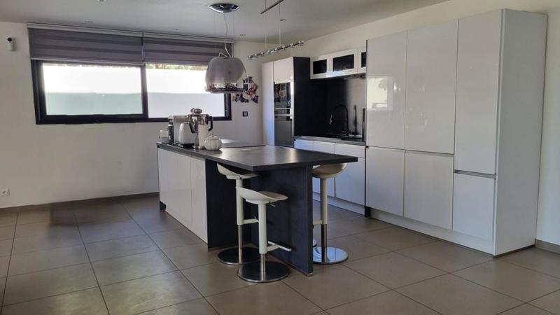 Maison - 239 m² - 4 pièces