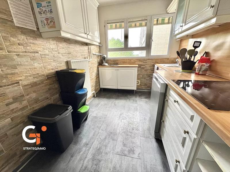 Chambre - 11 m² - 5 pièces