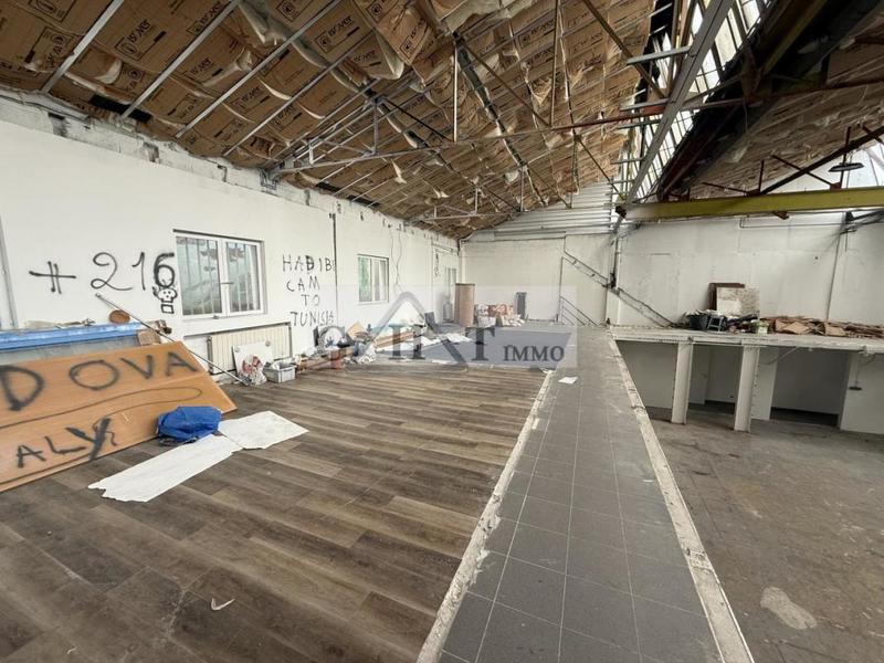 Entrepôt - 560 m²