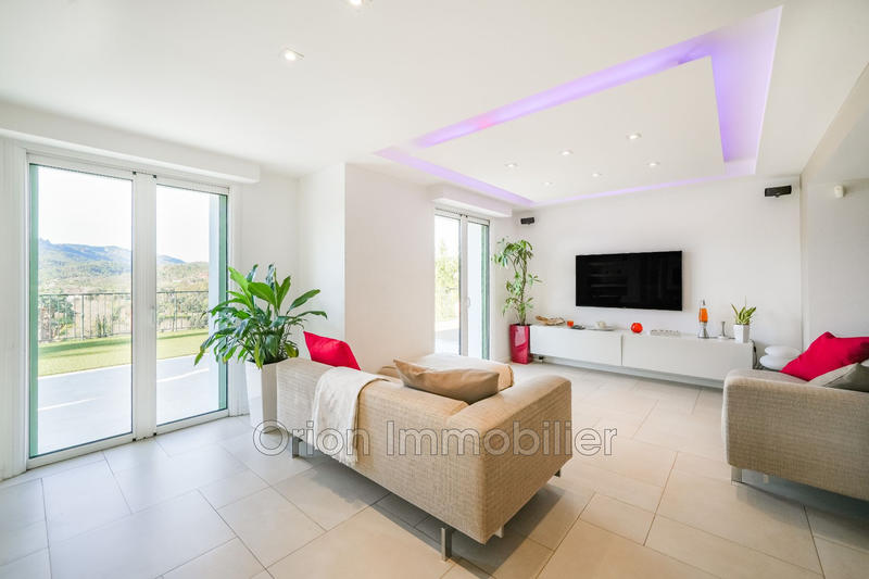 Maison - 249 m² - 7 pièces