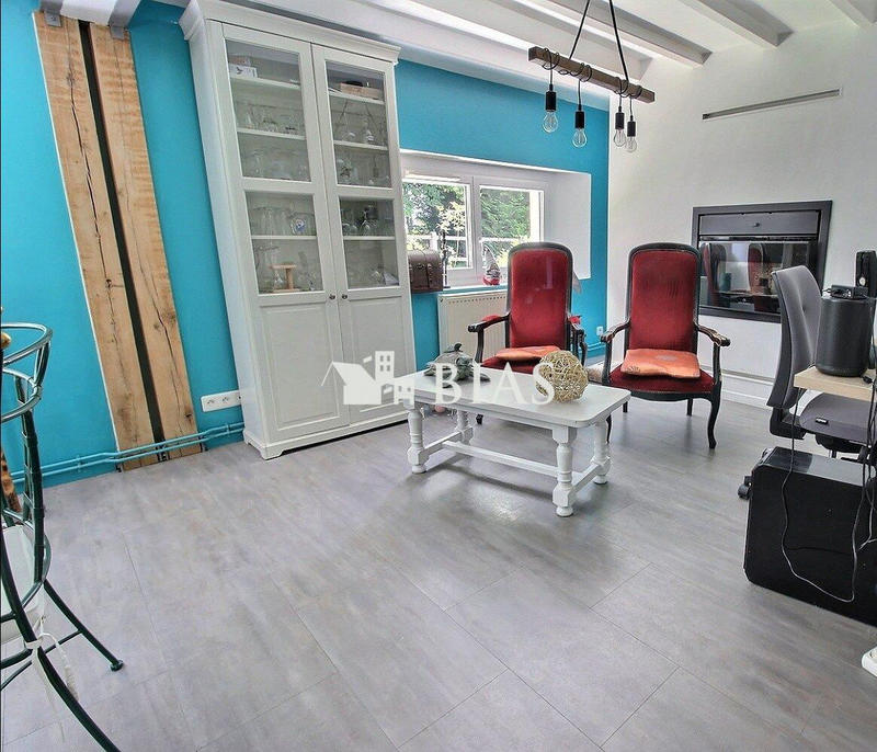 Maison - 220 m² - 6 pièces