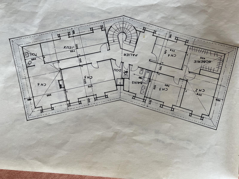 Maison - 300 m² - 12 pièces