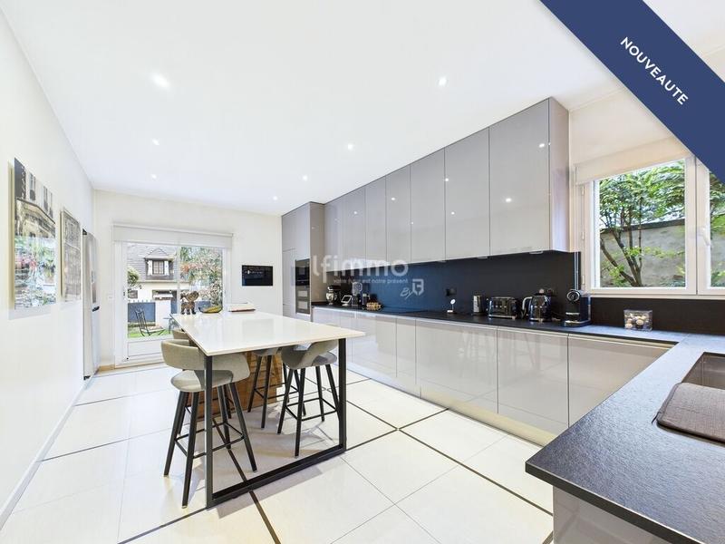 Maison - 378 m² - 7 pièces