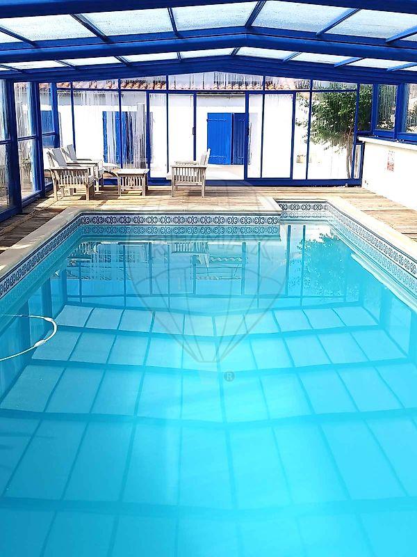 Propriété - 325 m² - 6 pièces