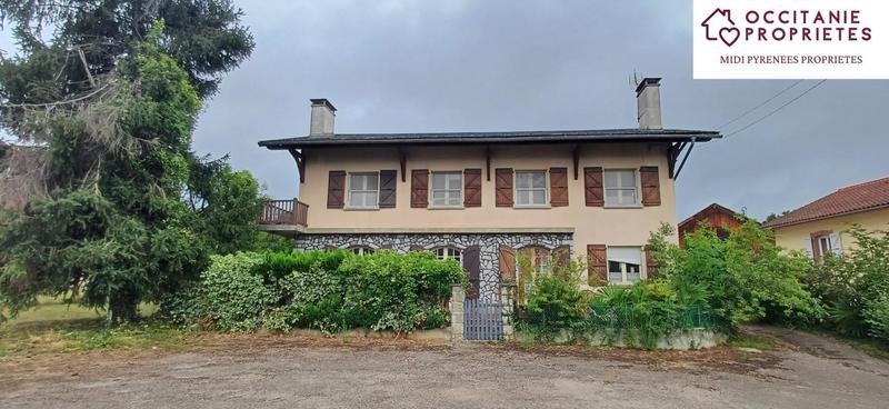 Maison - 263 m² - 9 pièces