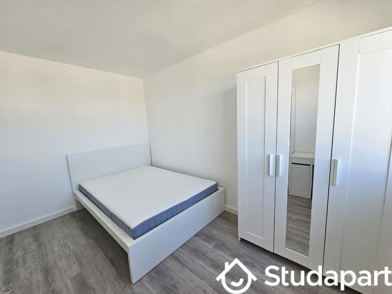 Chambre - 11 m² - 1 pièce