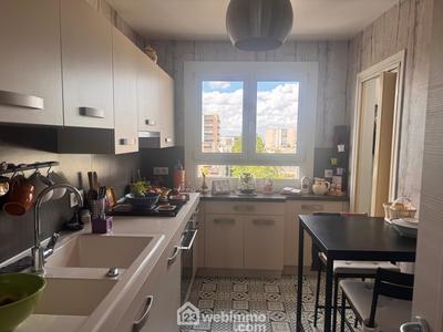 Appartement - 98 m² - 4 pièces