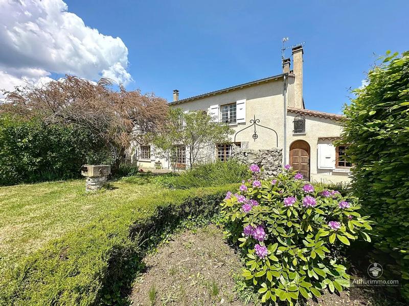 Maison - 240 m² - 10 pièces