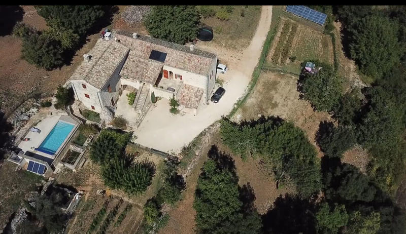 Propriété - 243 m² - 8 pièces