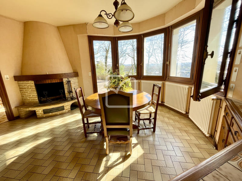 Maison - 333 m² - 8 pièces