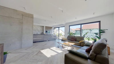 Maison - 215 m² - 6 pièces