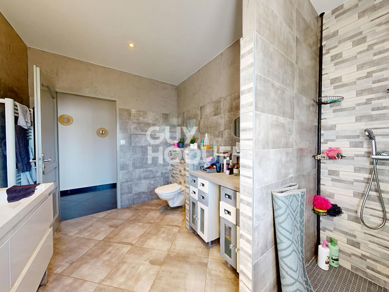 Maison - 268 m² - 9 pièces