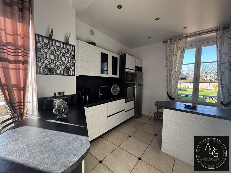 Maison - 221 m² - 9 pièces