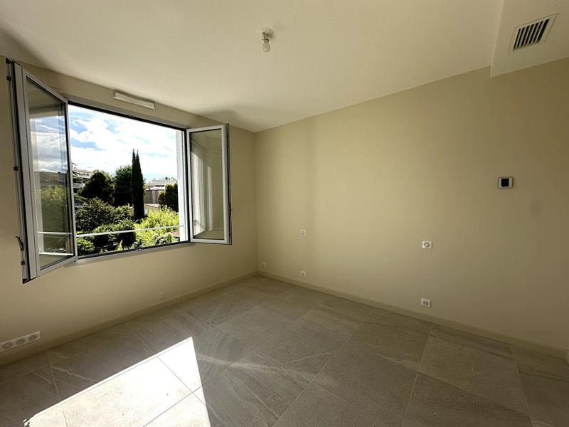 Appartement - 240 m² - 8 pièces