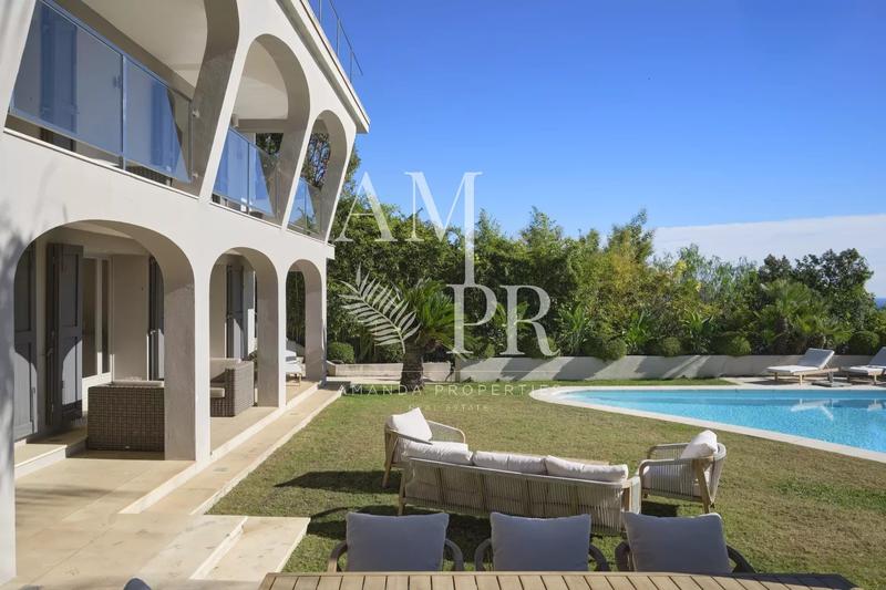 Villa - 300 m² - 6 pièces
