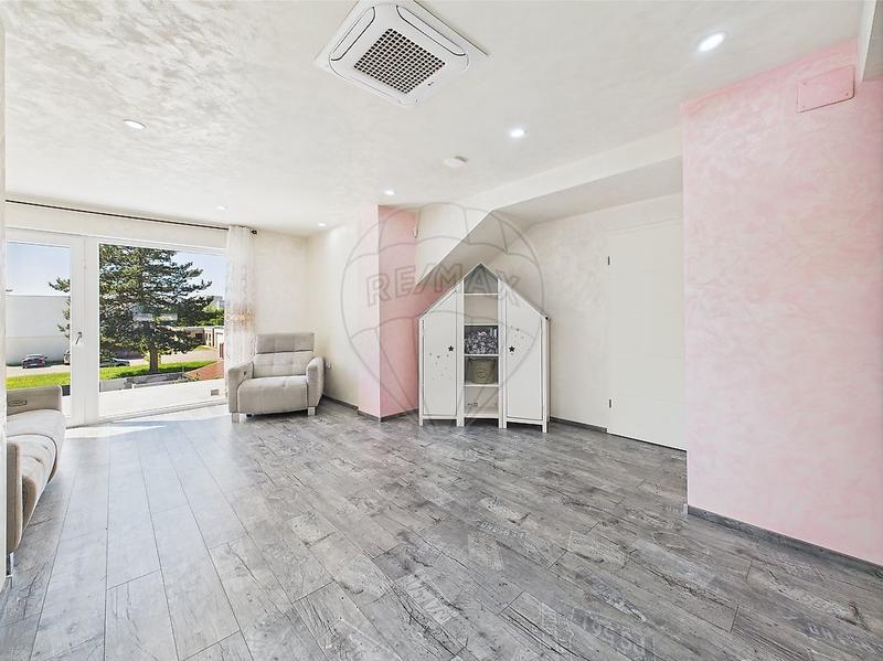 Maison - 255 m² - 6 pièces