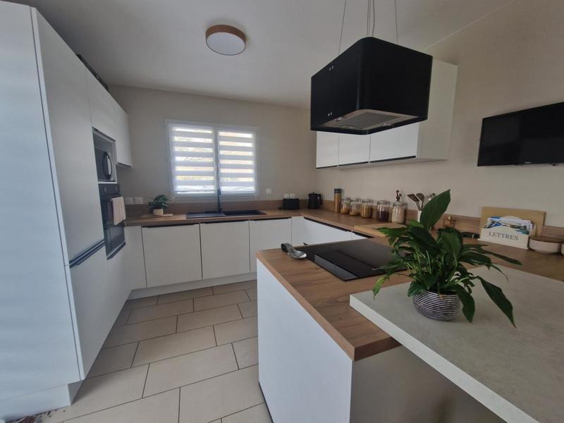 Maison - 200 m² - 8 pièces