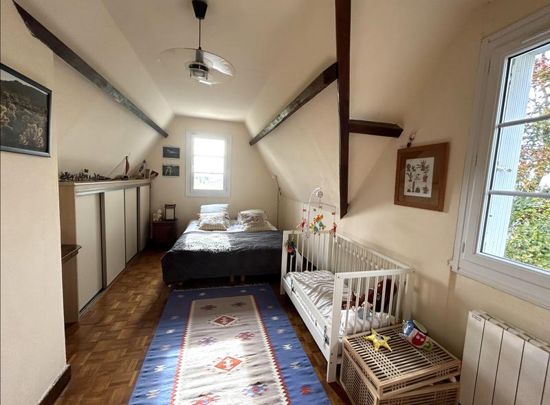 Maison traditionnelle - 150 m² - 8 pièces