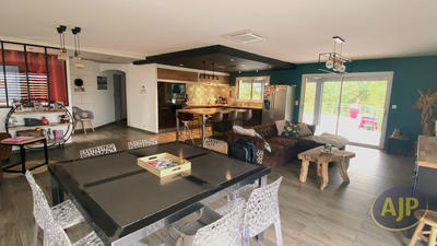 Maison - 185 m² - 7 pièces