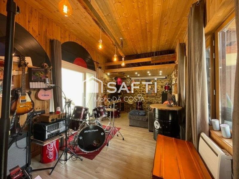 Maison - 225 m² - 10 pièces