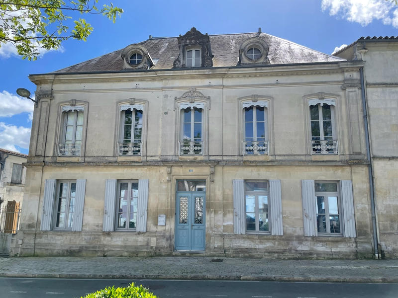 Maison - 277 m² - 12 pièces