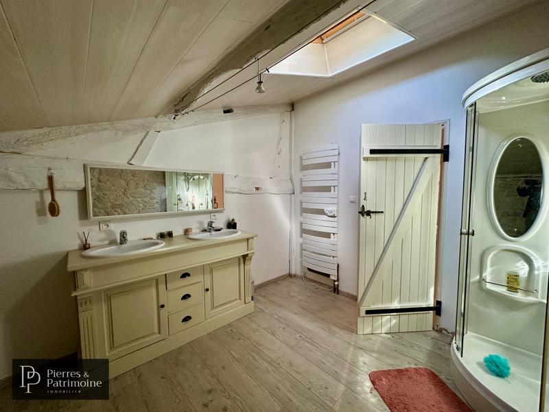 Propriété - 373 m² - 10 pièces