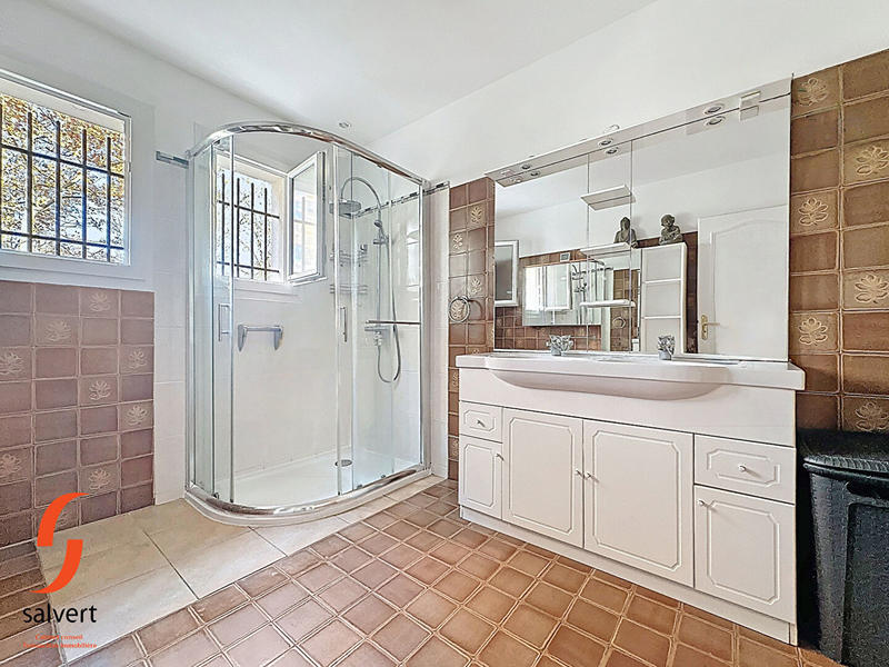 Maison - 215 m² - 7 pièces