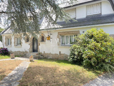 Maison - 238 m² - 8 pièces