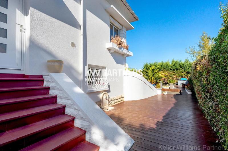 Villa - 213 m² - 8 pièces