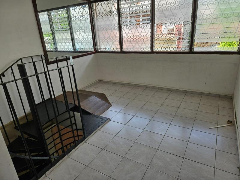 Local commercial - 331 m² - 5 pièces