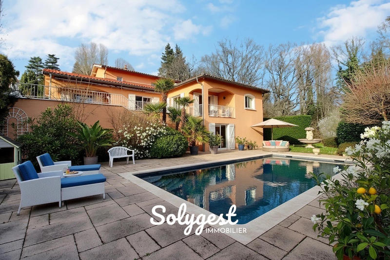 Maison - 305 m² - 7 pièces