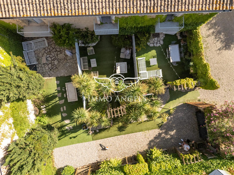 Château - 1 400 m² - 38 pièces