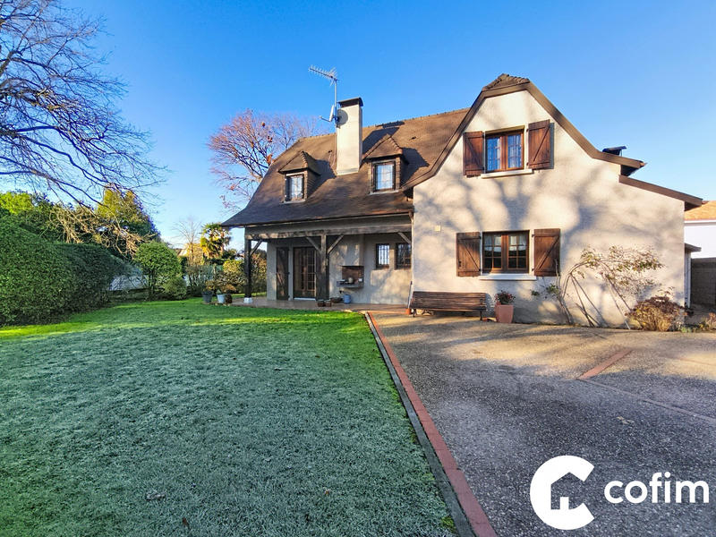 Maison - 209 m² - 8 pièces