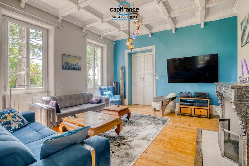 Propriété - 210 m² - 14 pièces