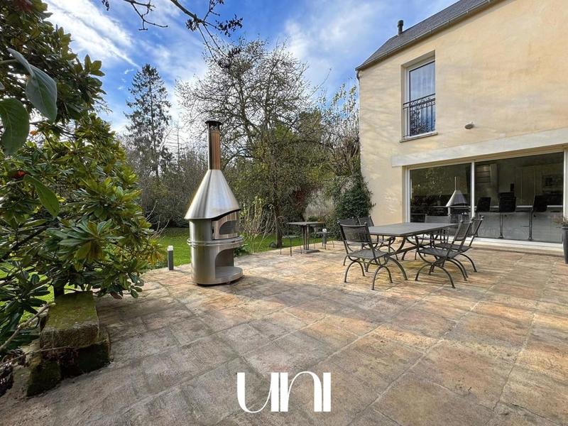 Maison - 365 m² - 12 pièces