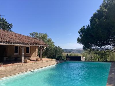 Villa - 233 m² - 8 pièces